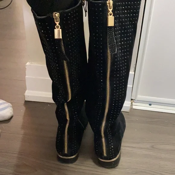 Boots - Picture 4 of 4